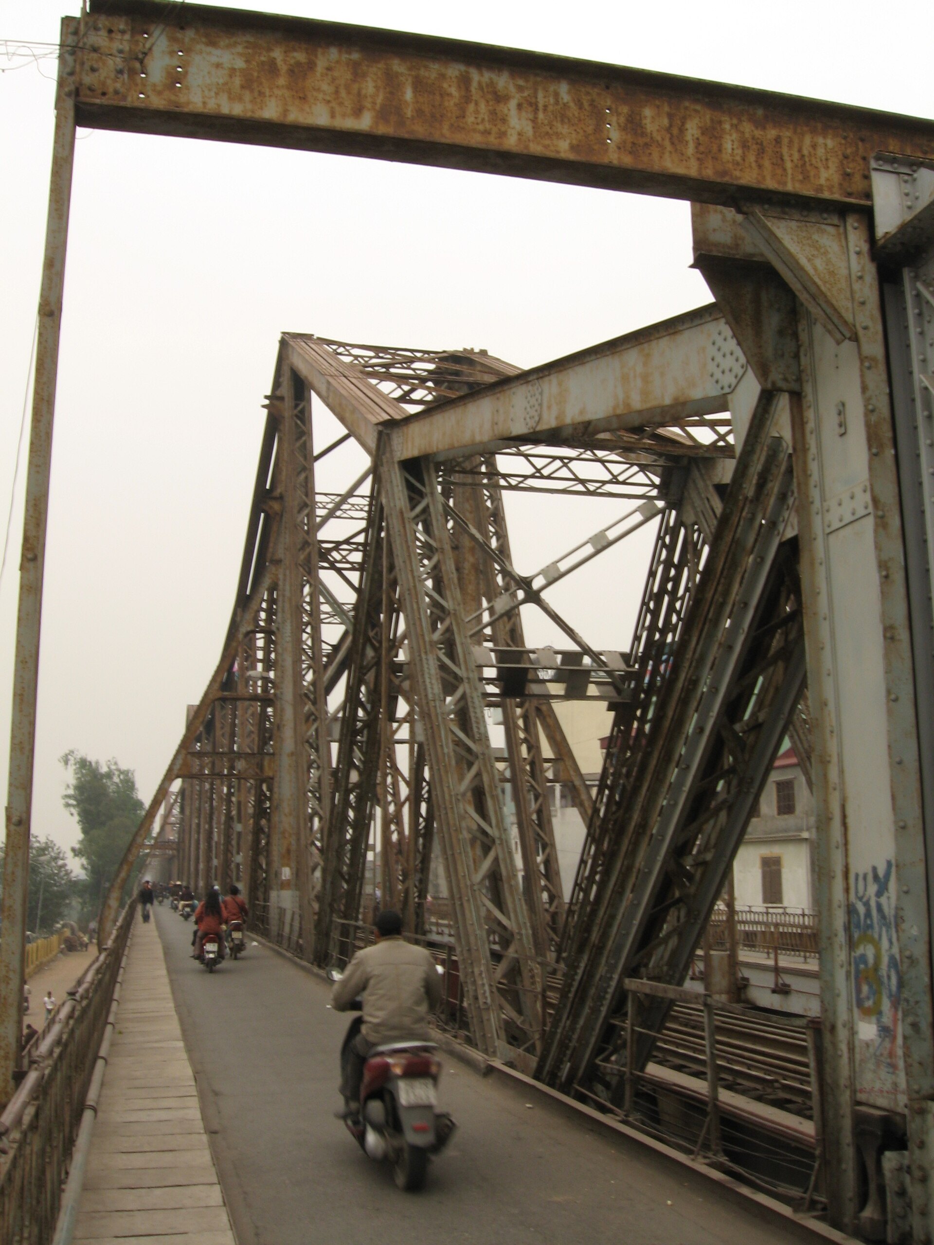 The narrow walkway along the bridge between its steel girders