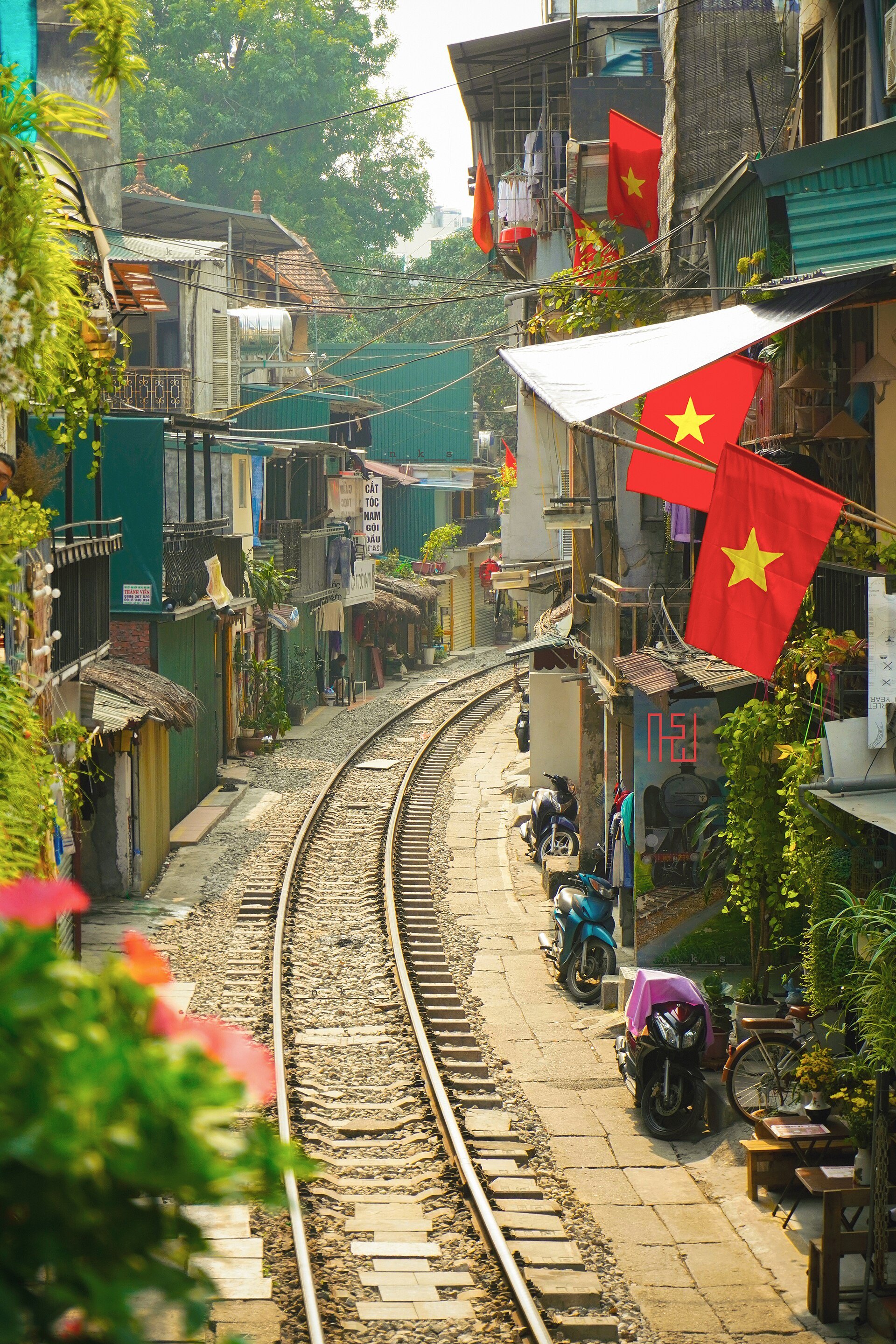 The track with Vietnamese flags hanging from the buildings on either side