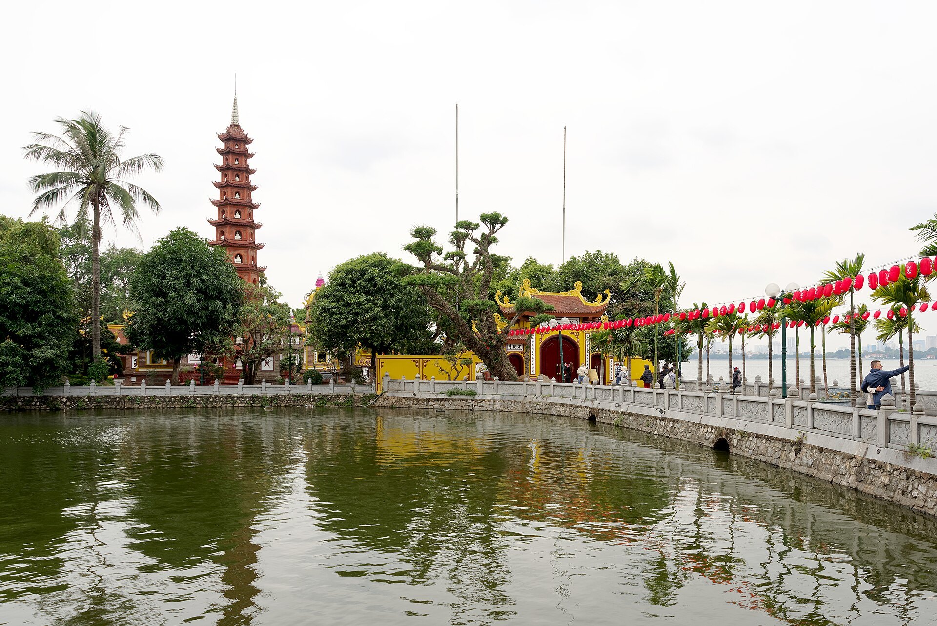The causeway to Tran Quoc Pagoda with the lake on both sides